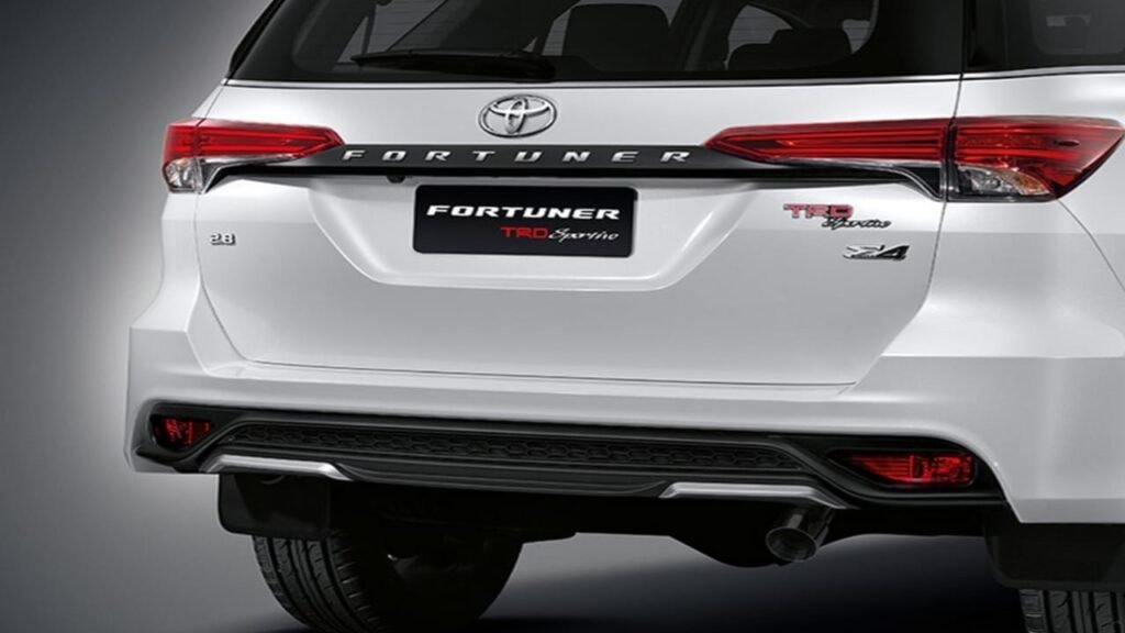 Toyota Fortuner Launched – Bold Looks, High Power & Unmatched Driving Thrill with 48 KMPL Mileage, Easy EMI Plan!